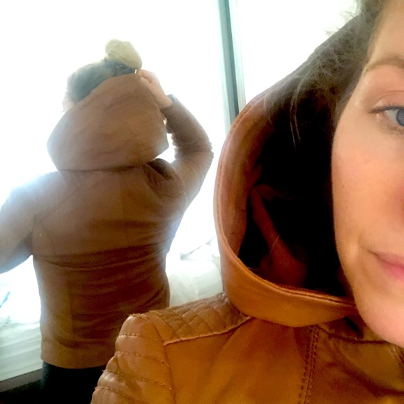 Michael Kors Tan Leather Jacket. - Picture 3 of 7